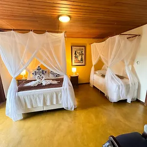 https://pousada-arraial-colonial.hotelsportoseguro.com
